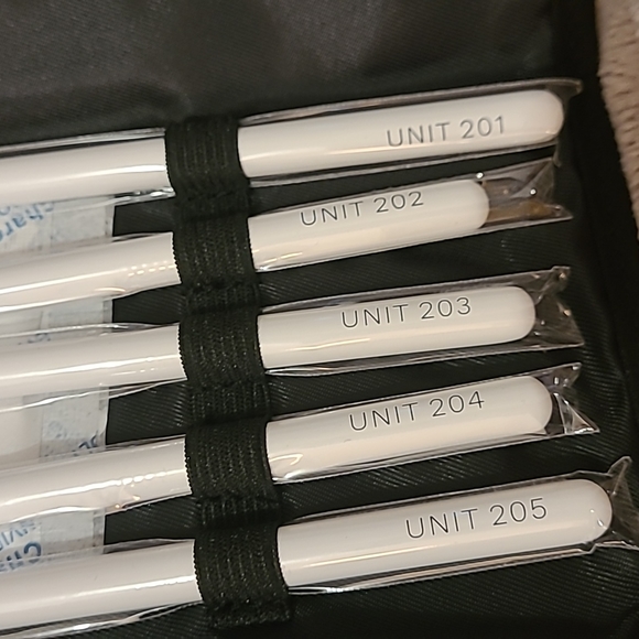 Unit eye shadow set - Picture 3 of 5